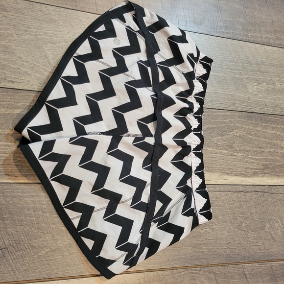 Lululemon shorts - Picture 6 of 9